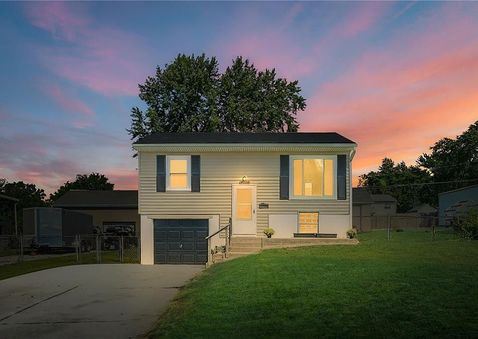 1st image of 18100 E Shoshone Dr