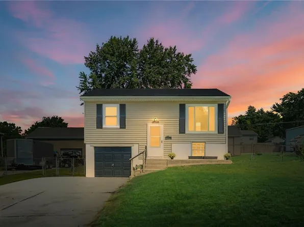 18100 E Shoshone Dr, Independence, MO 64058