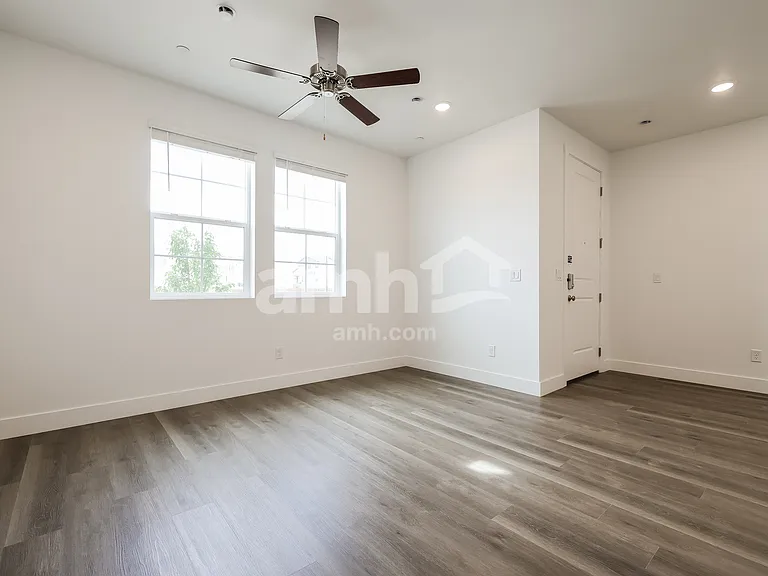10233 Peoria Pkwy — Photo 6