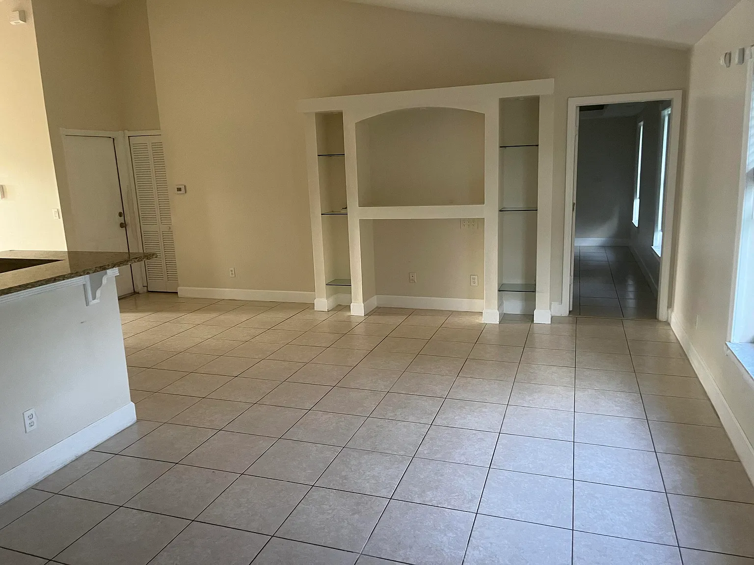2 bed, 1.0 bath, 1100 sqft, $1,800 — Photo 2