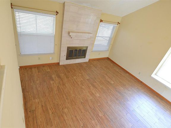 4th image of 514 Fair Oak Dr