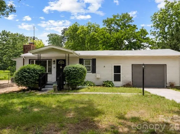 1323 Locust Grove Rd, Hendersonville, NC 28792