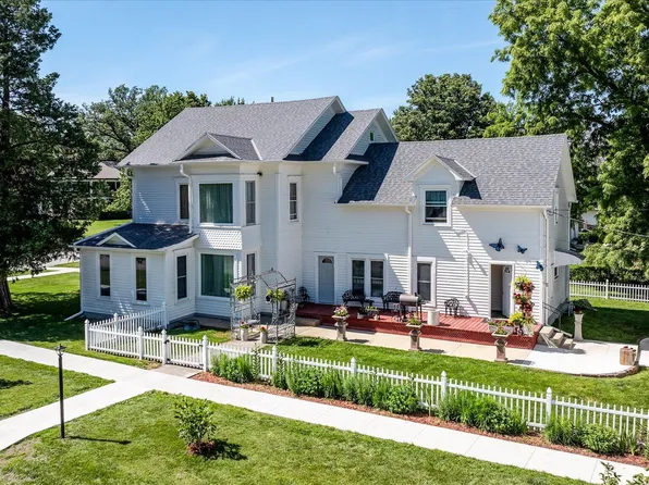 701 Antique City Dr, Walnut, IA 51577