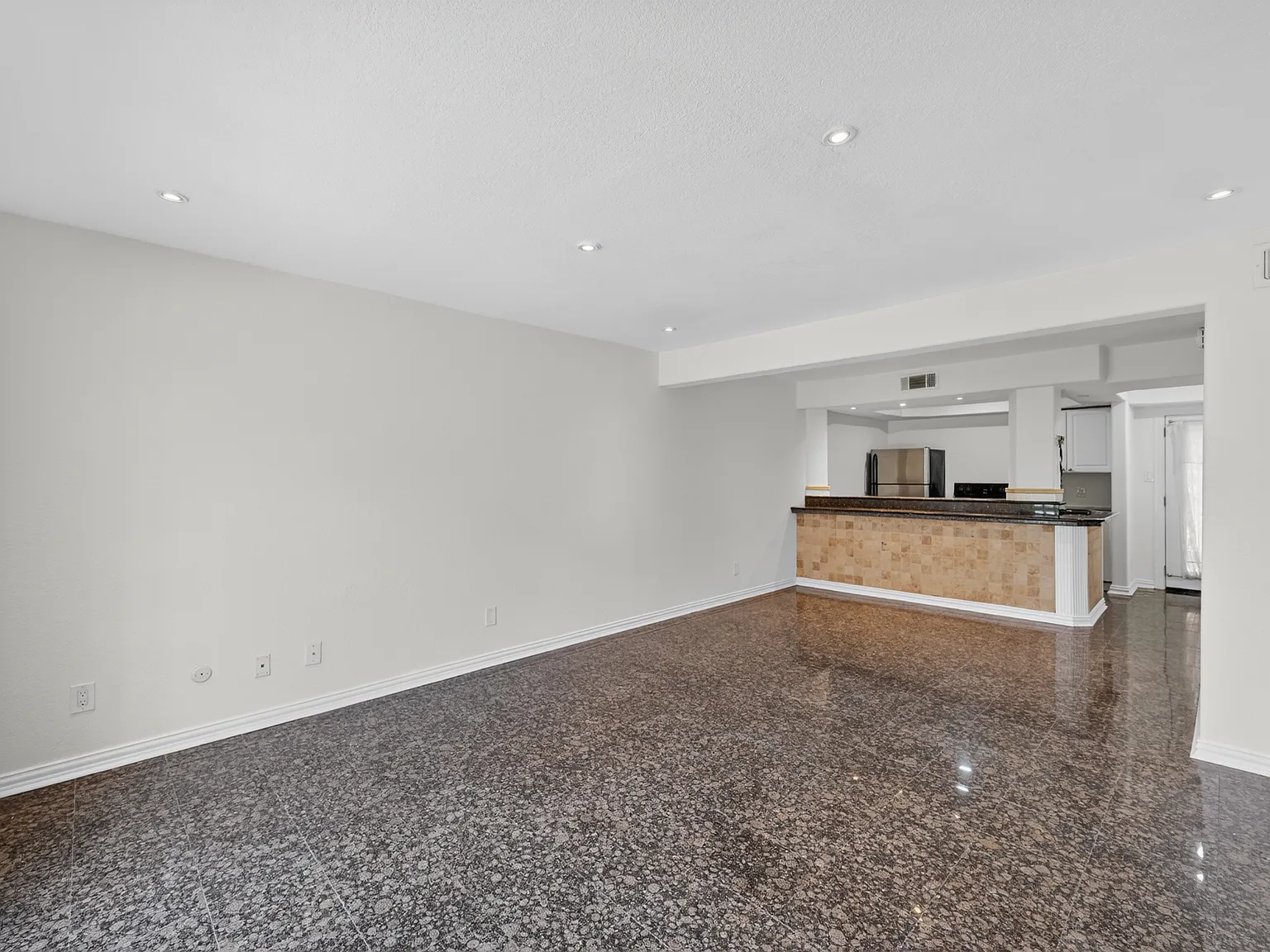 2 bed, 1.5 bath, 1152 sqft, $1,700 — Photo 3