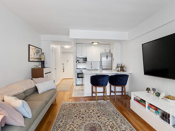 3rd image of 345 E 54th St APT 3B
