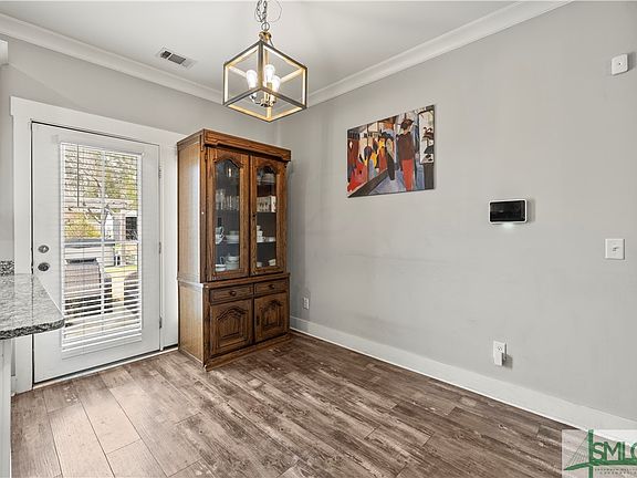5th image of 138 Azalea Avenue