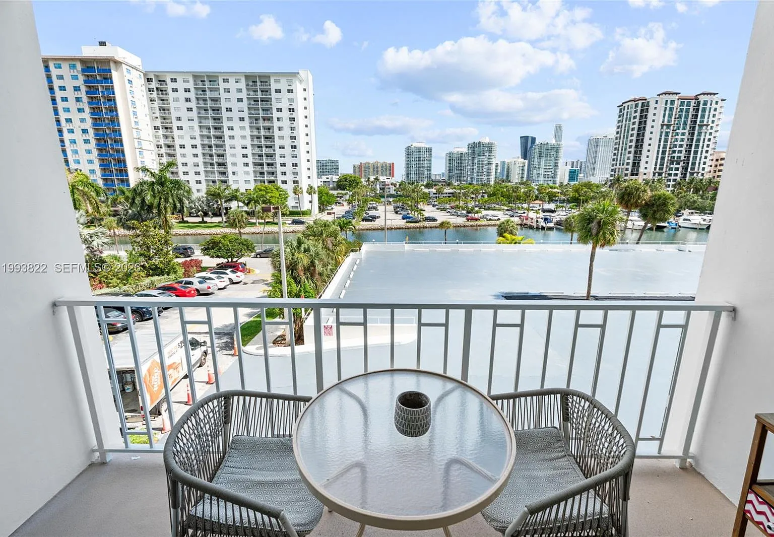 Arlen House West Condo — Photo 1