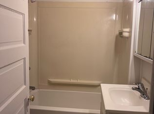 404 1/2 E 4th St, Sterling, IL 61081