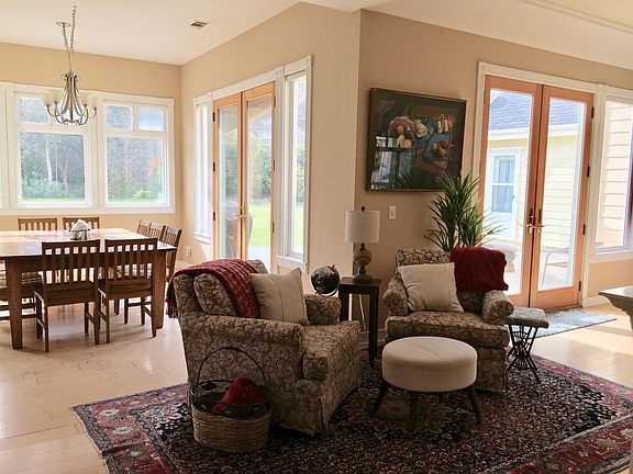 Kitchen dining and seating area