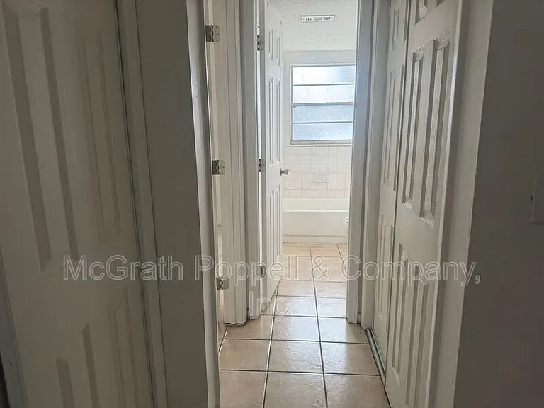 3828 Lakeshore Dr #B — Photo 10