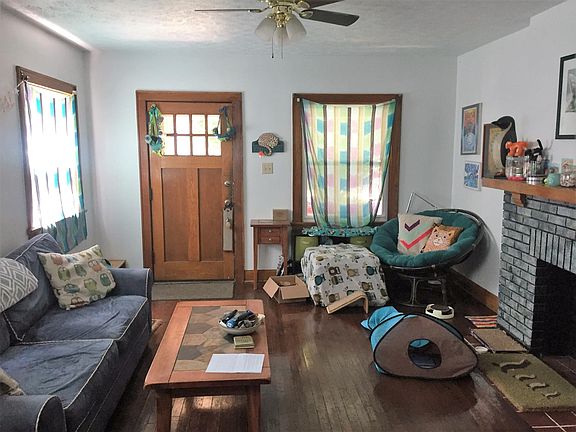 3rd image of 44 W Lakeview Ave