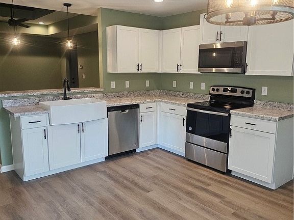 5th image of 303 Prairie Field Dr