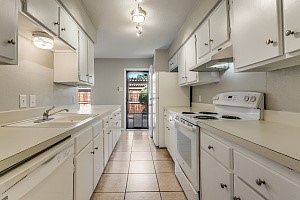 5th image of 13842 Methuen Green Ln