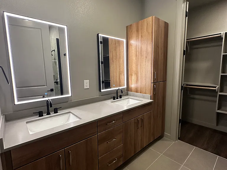 FM 1102 — Photo 12