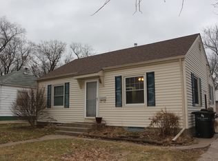 17 Blackhawk Hills Dr, Rock Island, IL 61201
