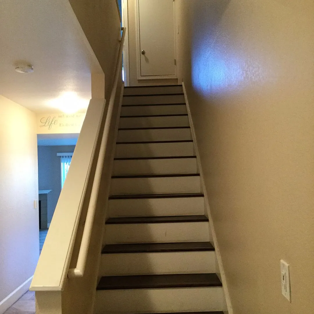 2 BD, 2.5 BA Townhouse with Pool and In-Unit W/D — Photo 1