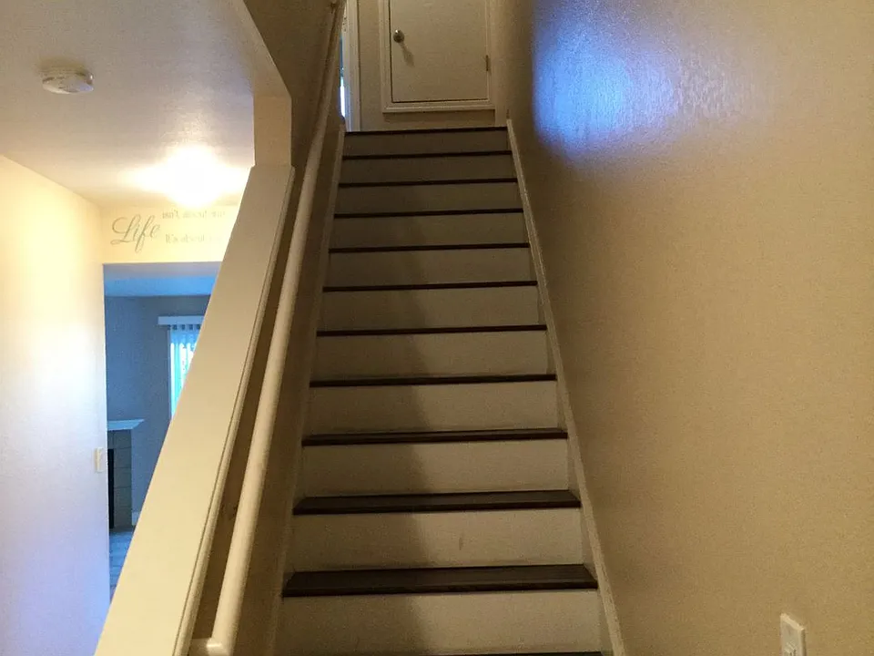 2 BD, 2.5 BA Townhouse with Pool and In-Unit W/D