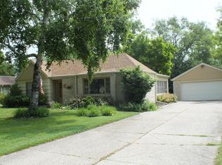 W147N4892 Dolphin Dr, Menomonee Falls, WI 53051