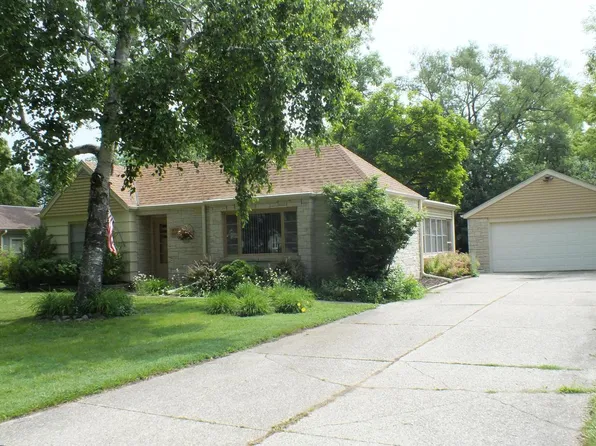 W147N4892 Dolphin DRIVE, Menomonee Falls, WI 53051