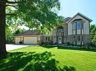 965 Pineridge Ct, Saint Paul, MN 55115