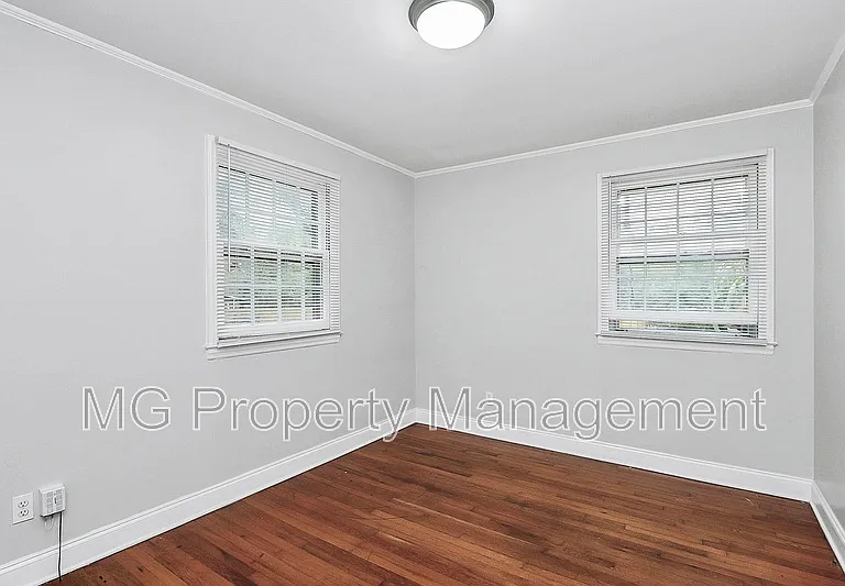 5039 Baylor Dr — Photo 15