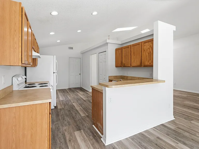 210 Pine Cone Dr — Photo 11