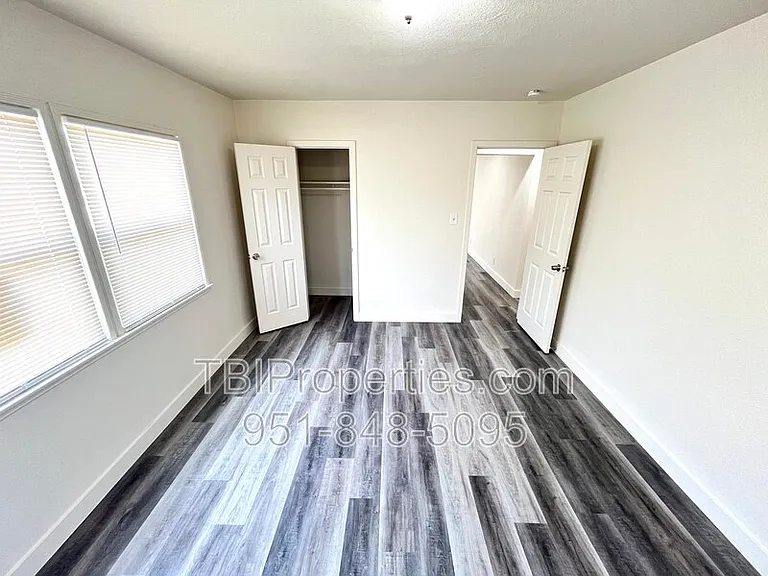 4667 N Mayfield Ave — Photo 11