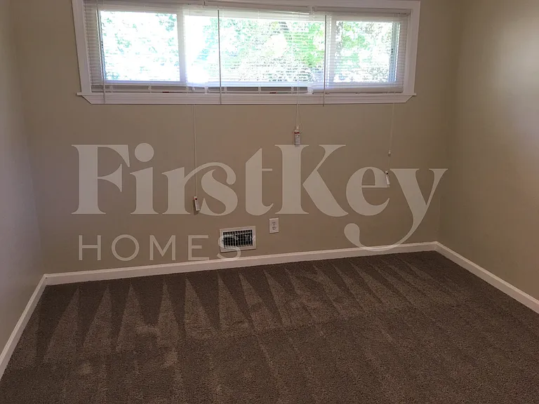 3393 Woods Dr — Photo 13