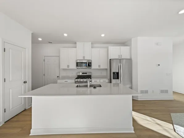 11046 203rd St W, Lakeville, MN 55044