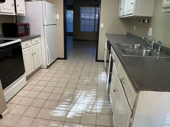 4th image of 1449 Brittany Ln