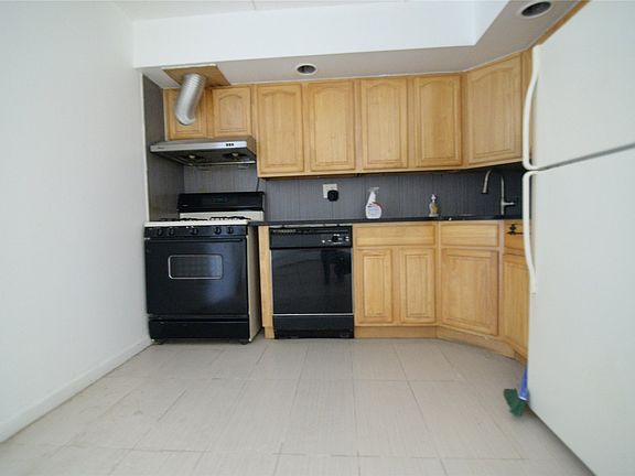 5th image of 143-39 Barclay Ave #A-2