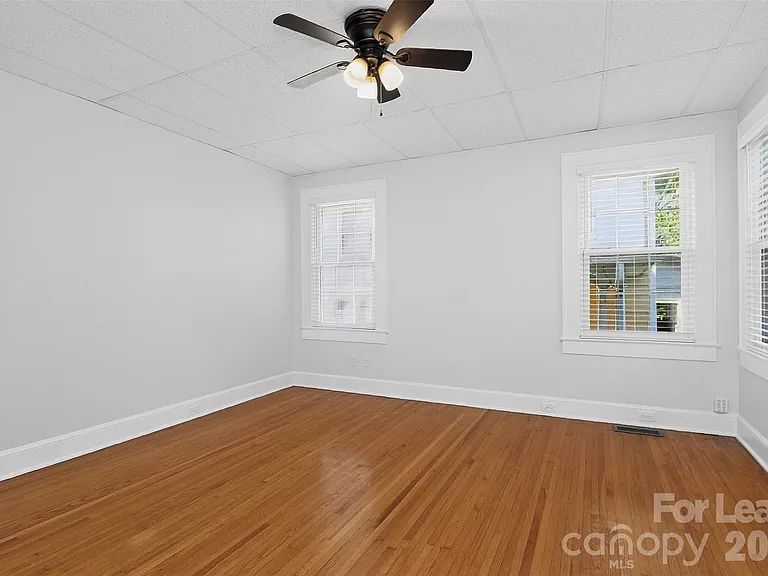 912 S York St — Photo 5