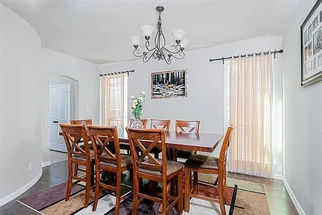 5 bed, 3762 sqft, $3,600 — Photo 3