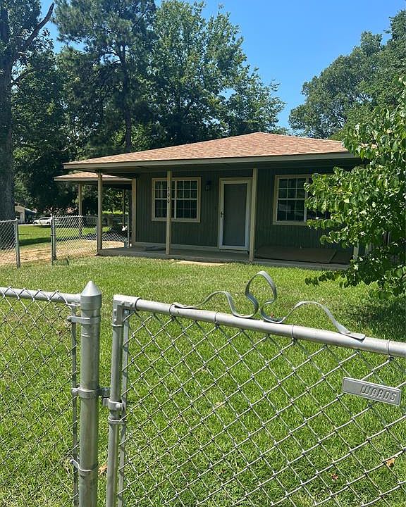 1st image of 300 Tanglewood St