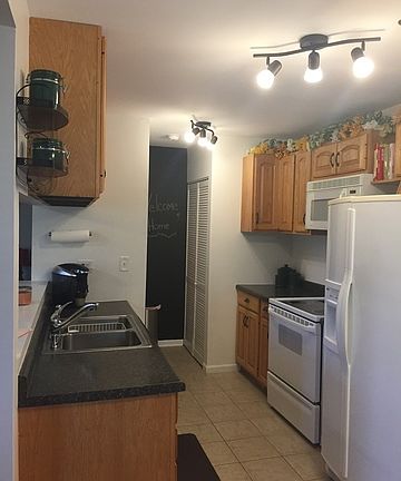 3rd image of 453 Sidney Ave Unit B