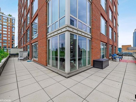 3rd image of 325 N End Ave APT 17D