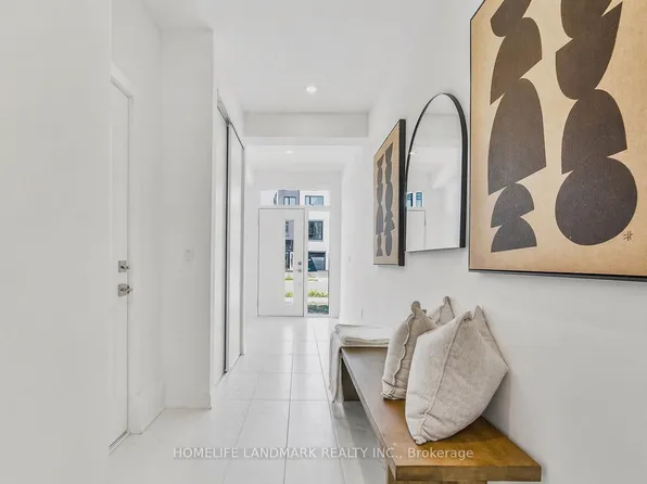 3058 Trailside Dr, Oakville, ON L6M 0Z4