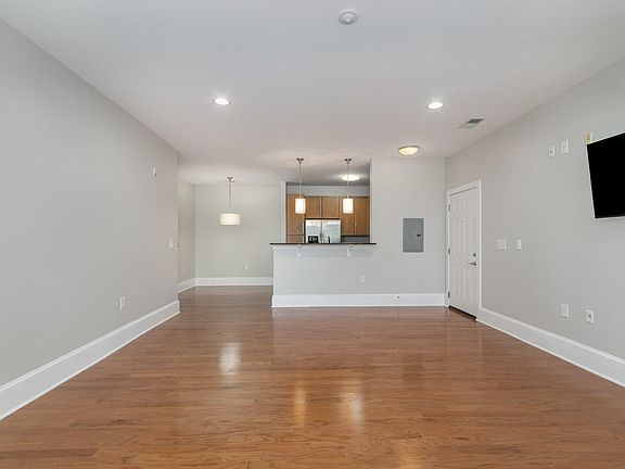 4th image of 601 Finsbury St APT 100