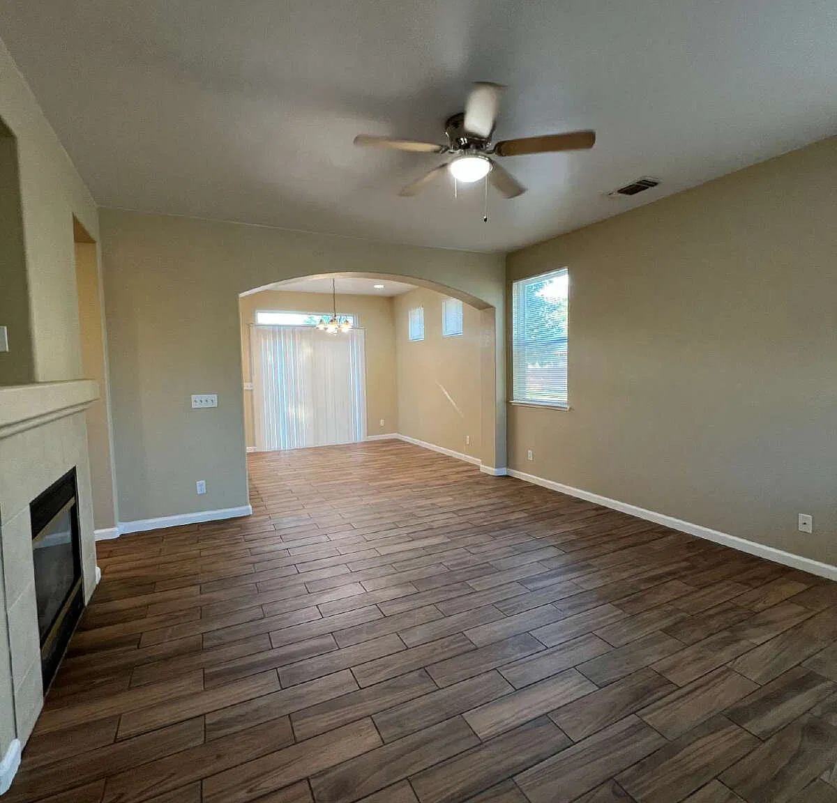 3 bed, 2.0 bath, 1272 sqft, $2,150 — Photo 2