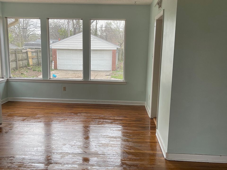 living room with view of the back yard
