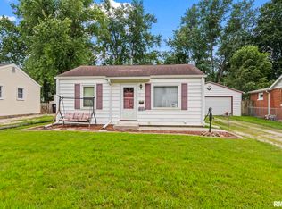 11 Hedge Dr, Springfield, IL 62702