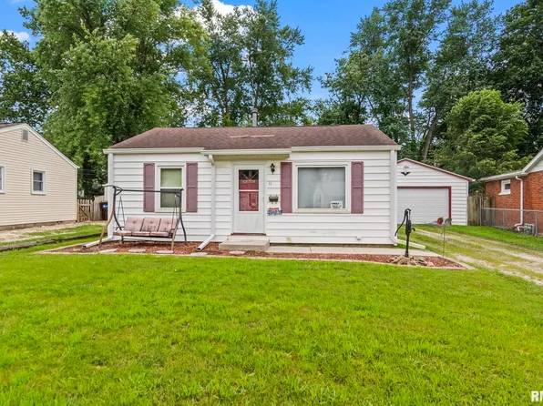 11 Hedge Dr, Springfield, IL 62702