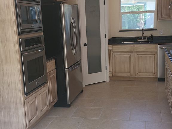 SS Applian & Walk-in Pantry