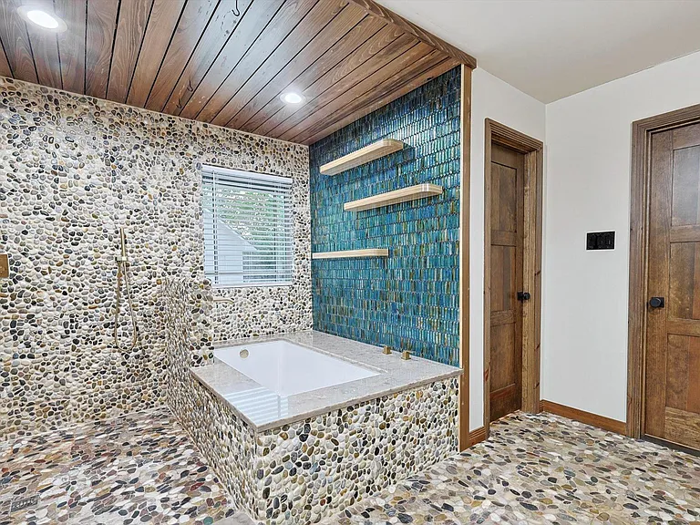 15305 Plum Ln — Photo 19