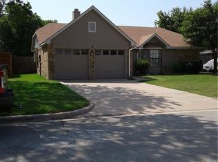 10033 Buffalo Grove Rd, Fort Worth, TX 76108