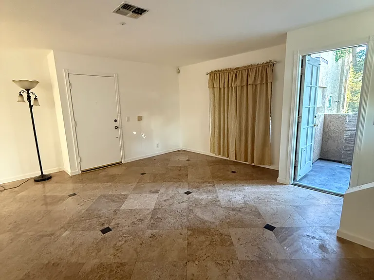 8615 Beverly Blvd #13 — Photo 11