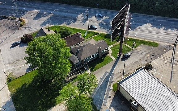 4th image of 3653 Murdoch Ave
