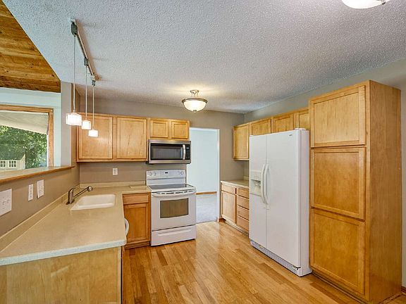 3rd image of 8106 Dakota Ln