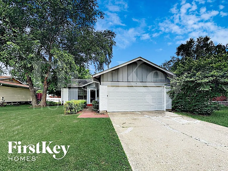 3558 Whispering Woods Dr — Photo 1