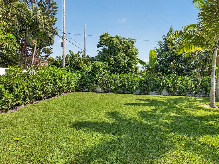 135 SE 28th Ct — Photo 60